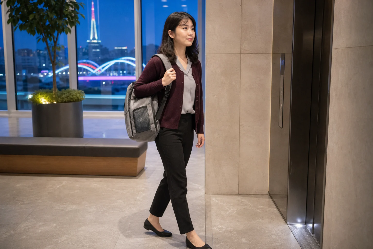 대전 지역 호텔·아파트 로비에서 중형 관리 가방을 들고 방문 장소로 이동하는 전문 케어사